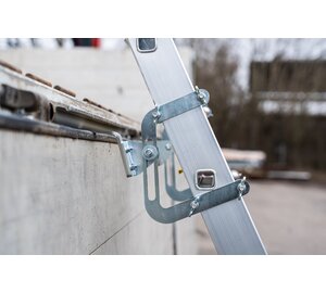 Stufen-Einhängeleiter LKW 8 Stufen inkl. Einhängevorrichtung Detail | © MUNK GmbH