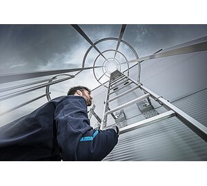 Vertical ladder on sheet metal façade | © MUNK GmbH