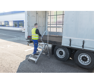 Marche de montage avec main courante | © MUNK GmbH